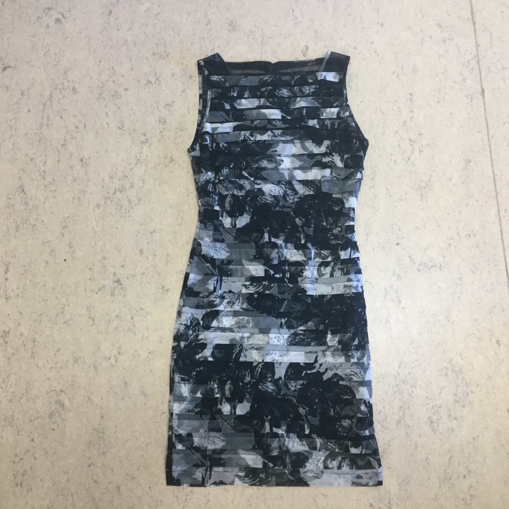 Adrianna Papell Petite Black, White Abstract Floral Ruffle Sleeveless Dress 2P